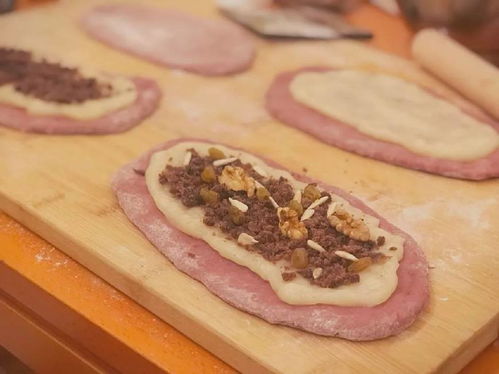 宜春蛋糕培訓學校宜春西點培訓學校給它取了個浪漫的名字 薯與你 夾心軟歐包