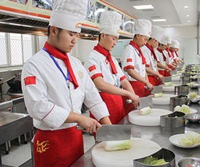 大廚精英專業(yè) 山東新東方烹飪學(xué)院，成就西點(diǎn)西餐夢(mèng)想