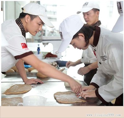 專業西點培訓的領航者——記陽江西點培訓學校與劉清